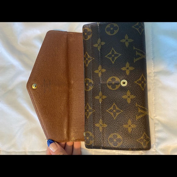 Louis Vuitton Sarah Monogram Wallet - Picture 7 of 7